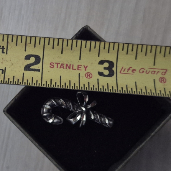 NIB Vintage PEWTER  Presence Diamond Cut CHRISTMAS PINS, Present and Candy Cane. - Picture 7 of 9